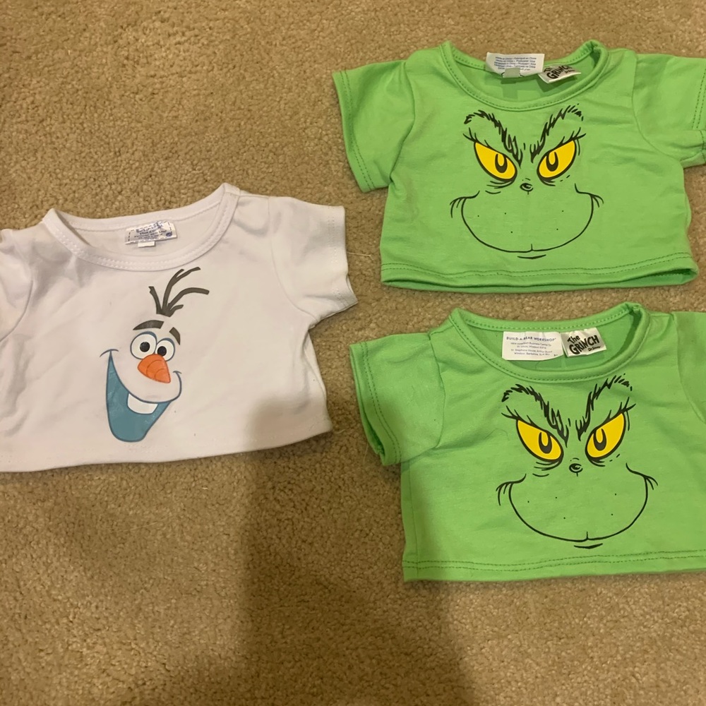 Build-A-Bear tee shirt set. Includes Grinch & Olaf